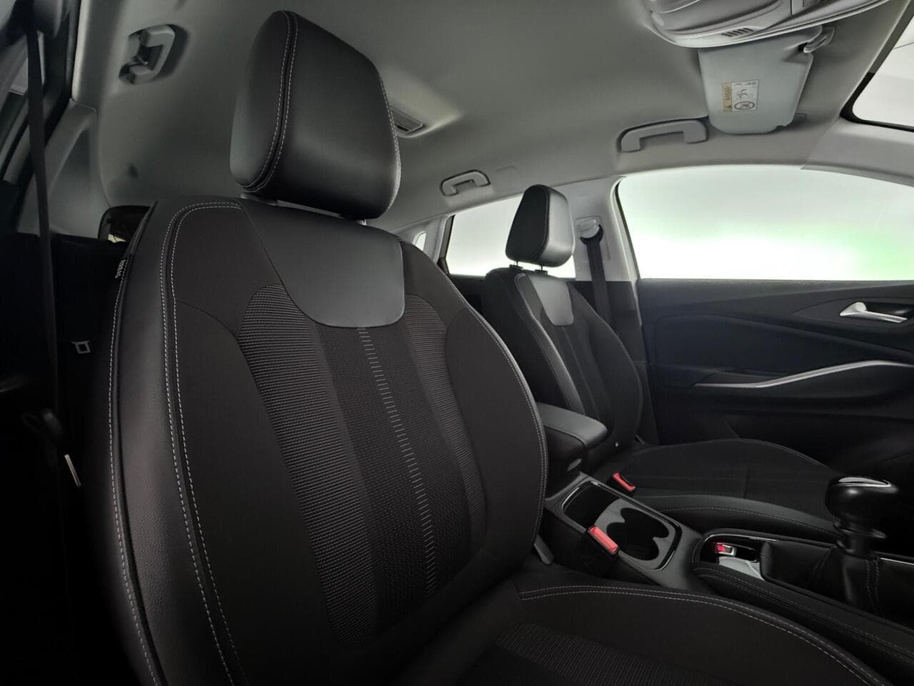 Vauxhall Grandland thumbnail Seat Driver