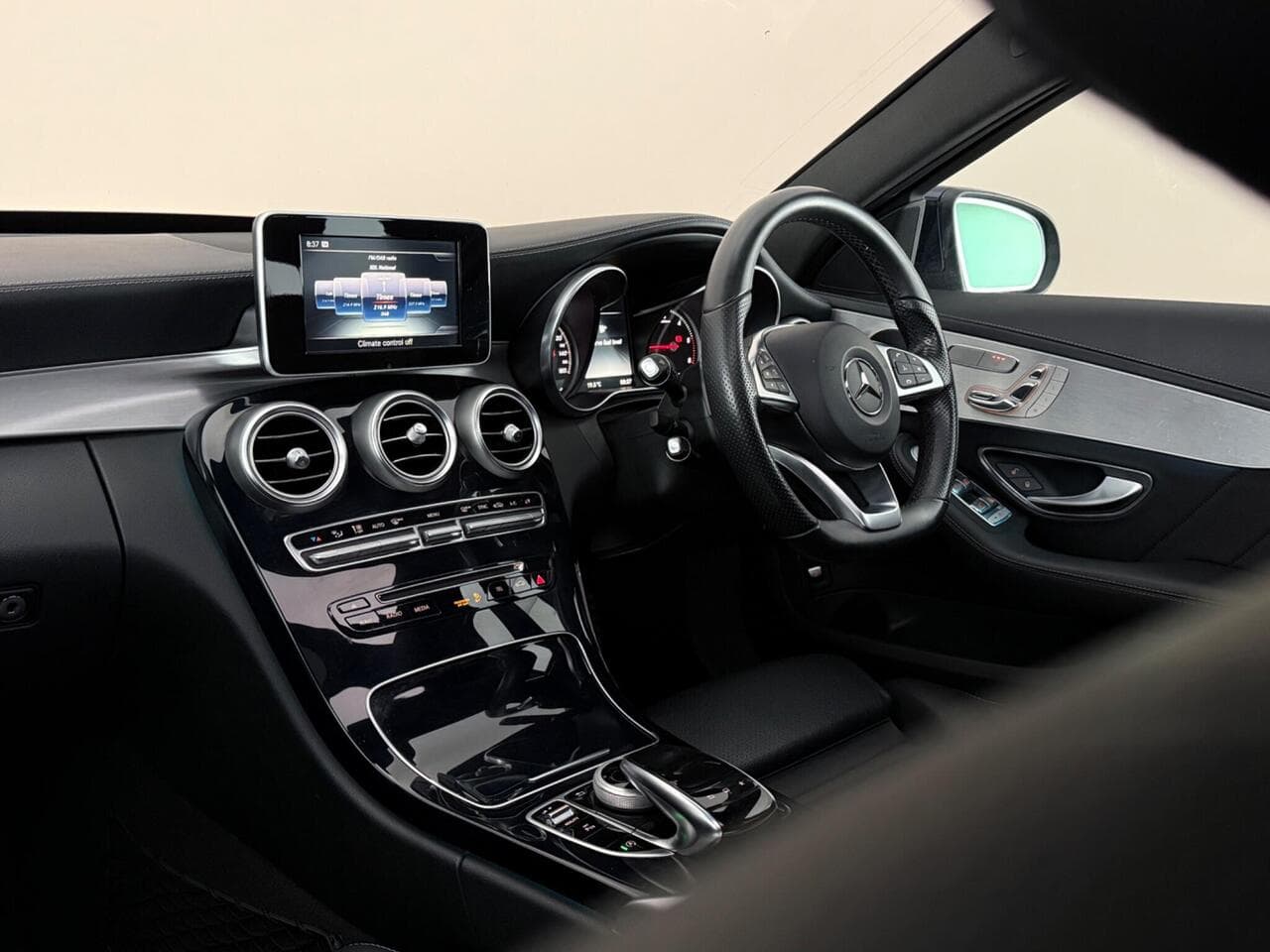 Mercedes-Benz C Class thumbnail Interior Front