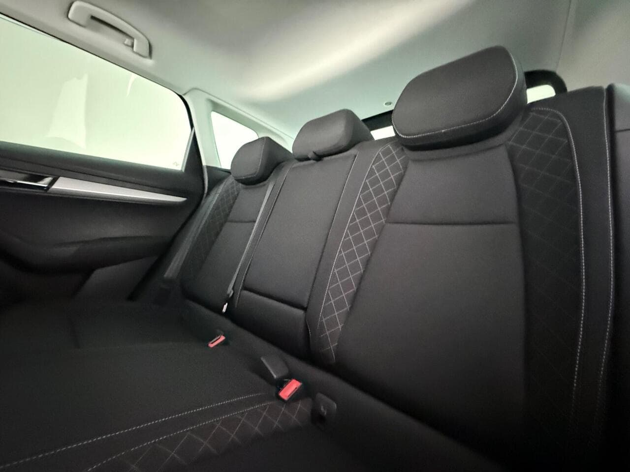 Skoda Karoq thumbnail Seats Rear