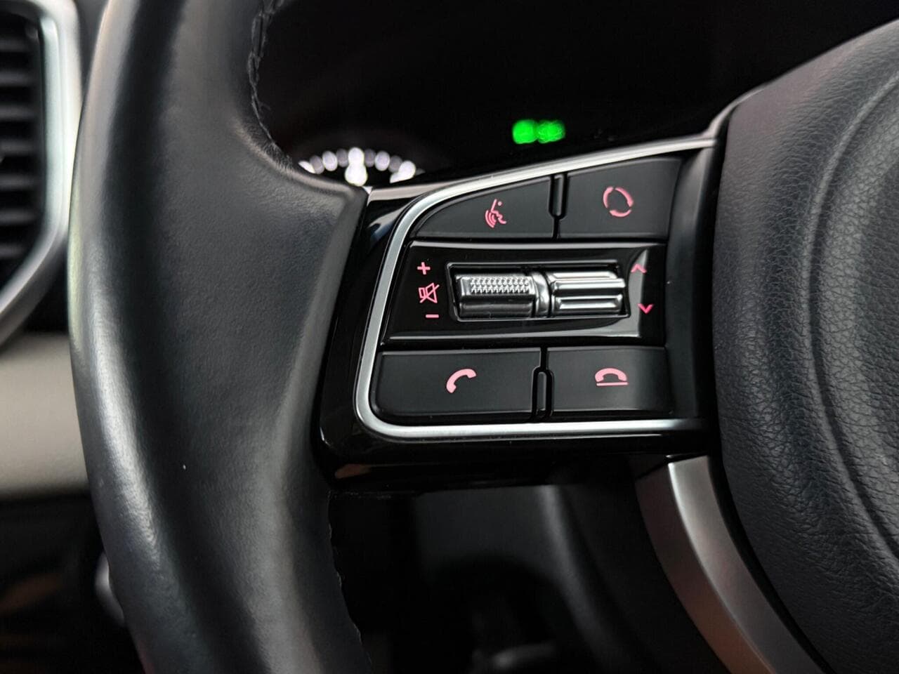 Kia Sportage thumbnail Misc Controls
