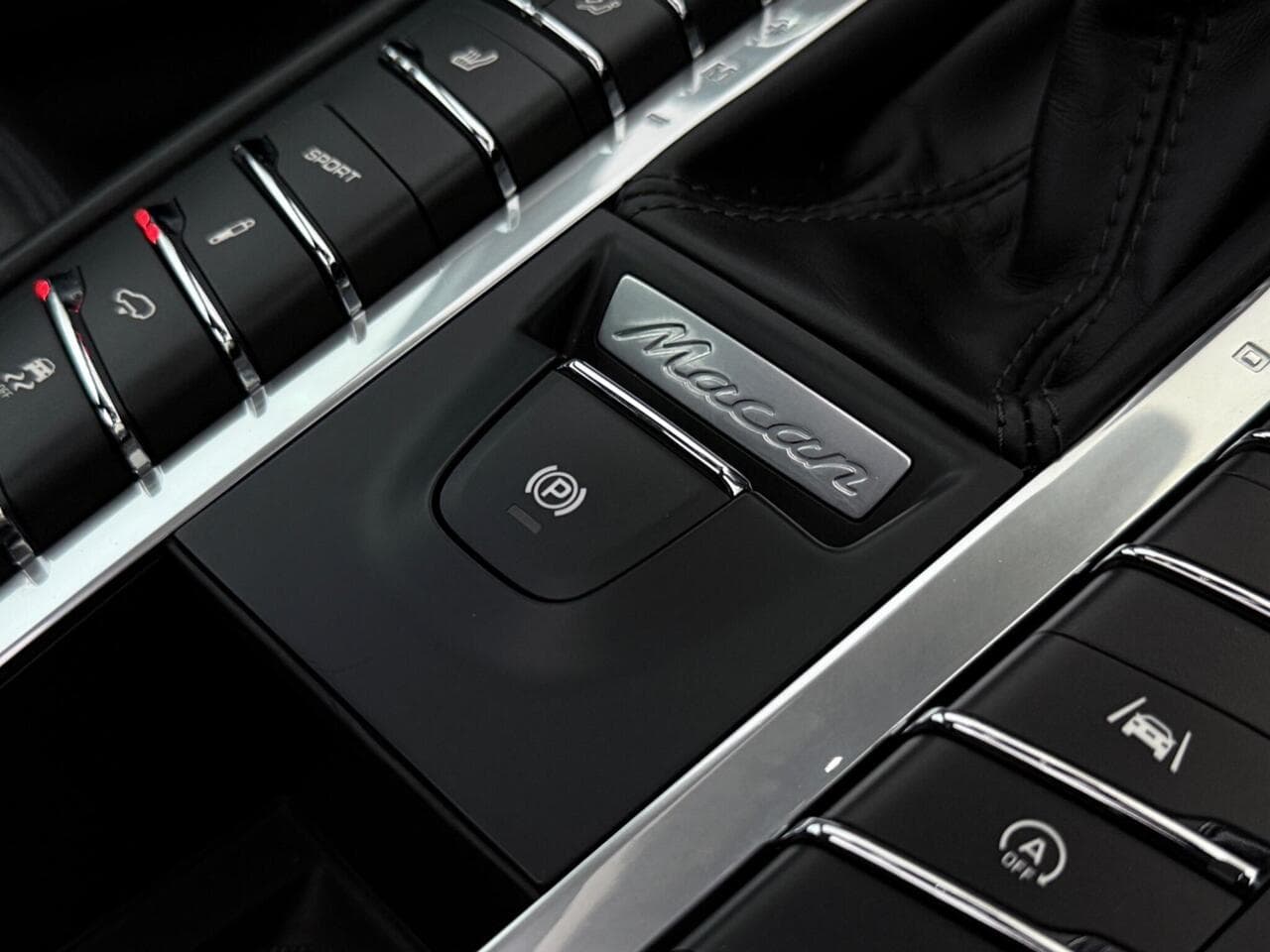 Porsche Macan thumbnail Misc Controls