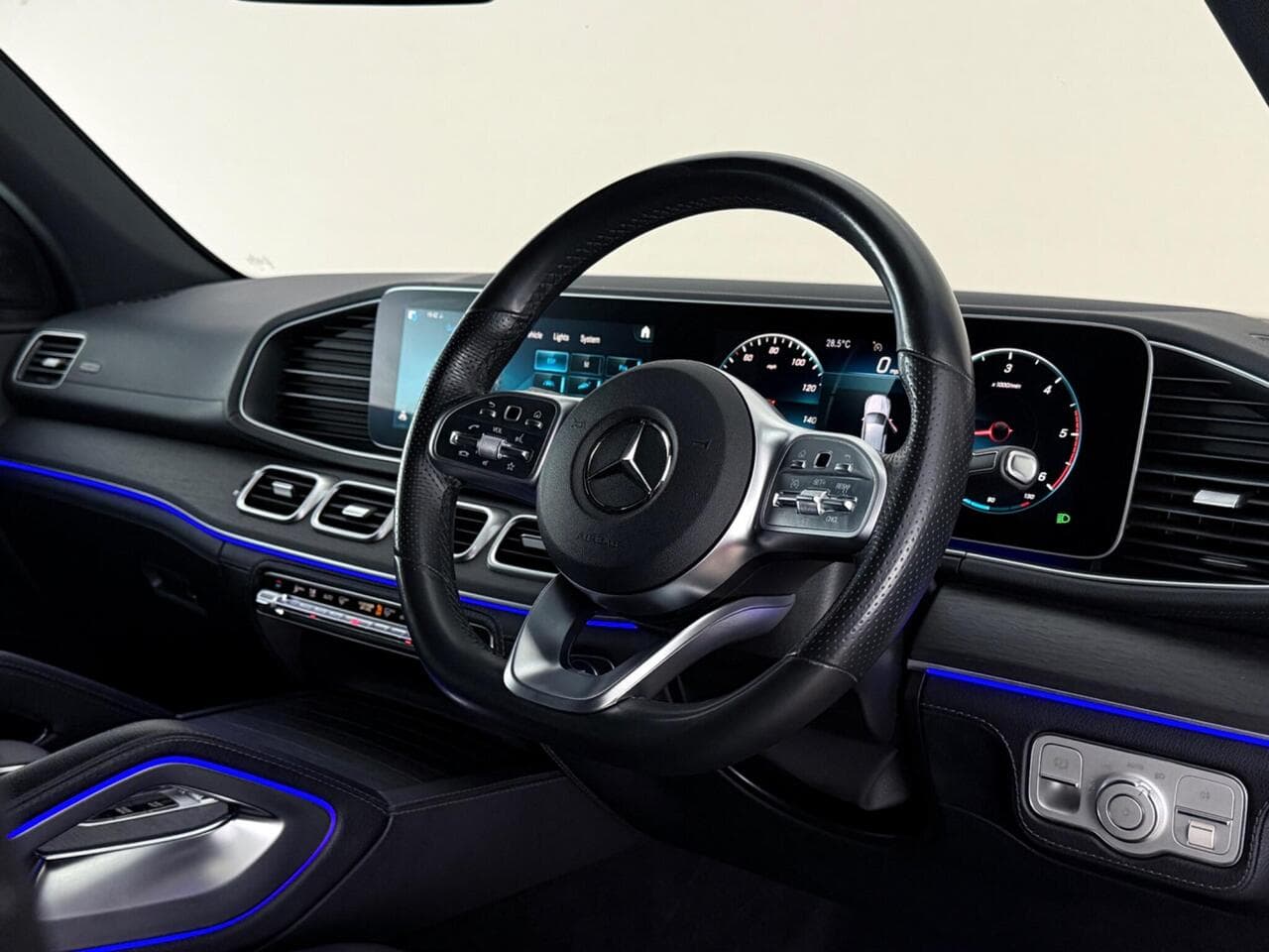 Mercedes-Benz GLE thumbnail Interior Front