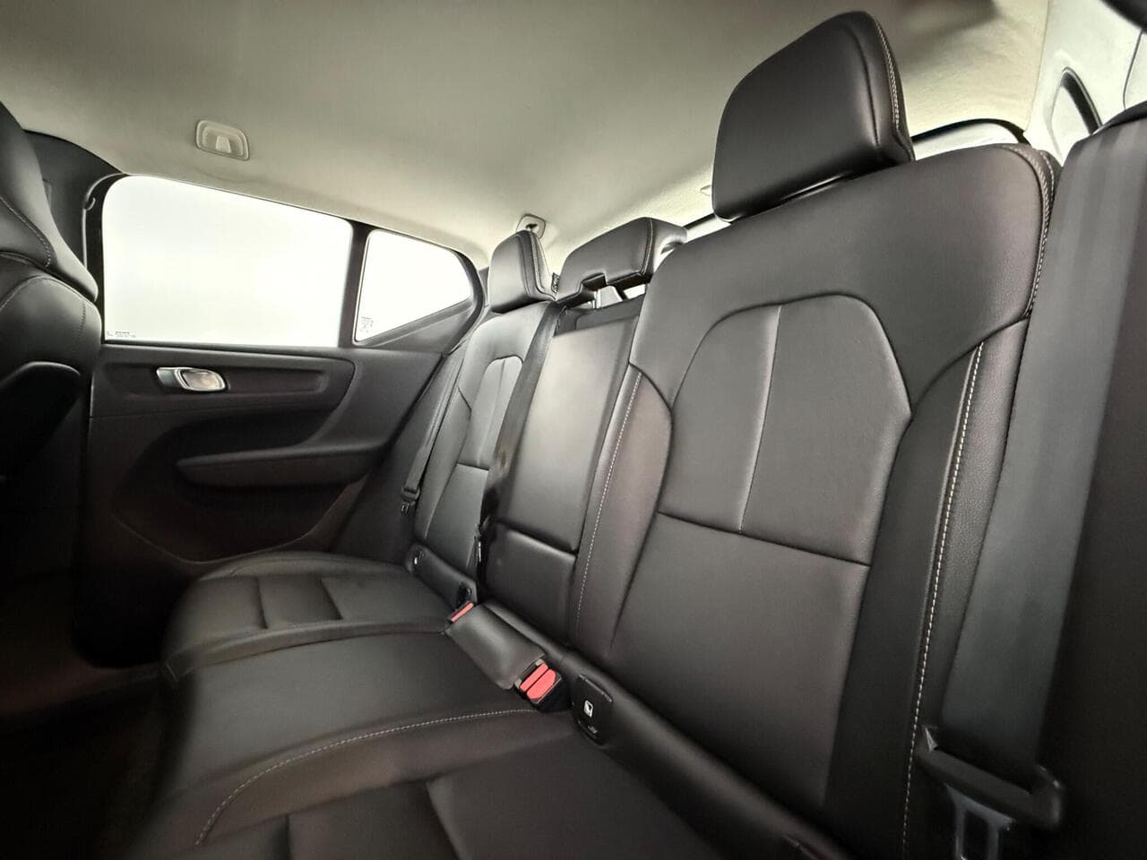 Volvo XC40 thumbnail Seats Rear