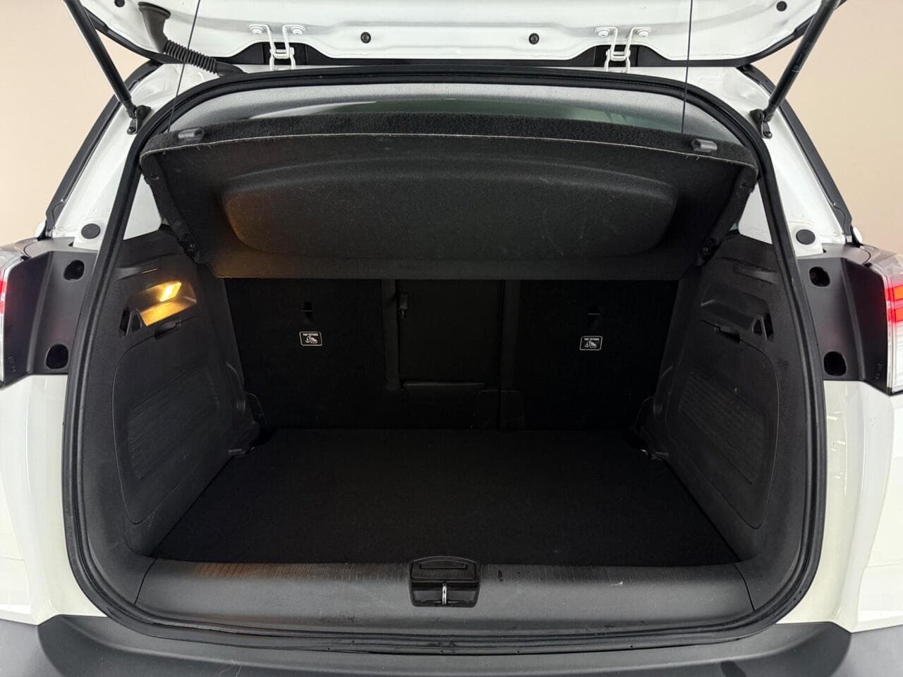 Vauxhall Crossland thumbnail Boot