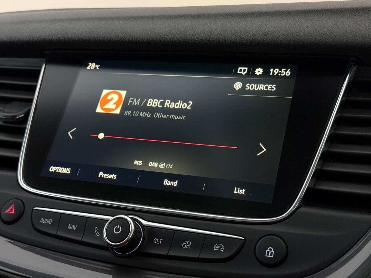 Vauxhall Grandland X thumbnail Infotainment System