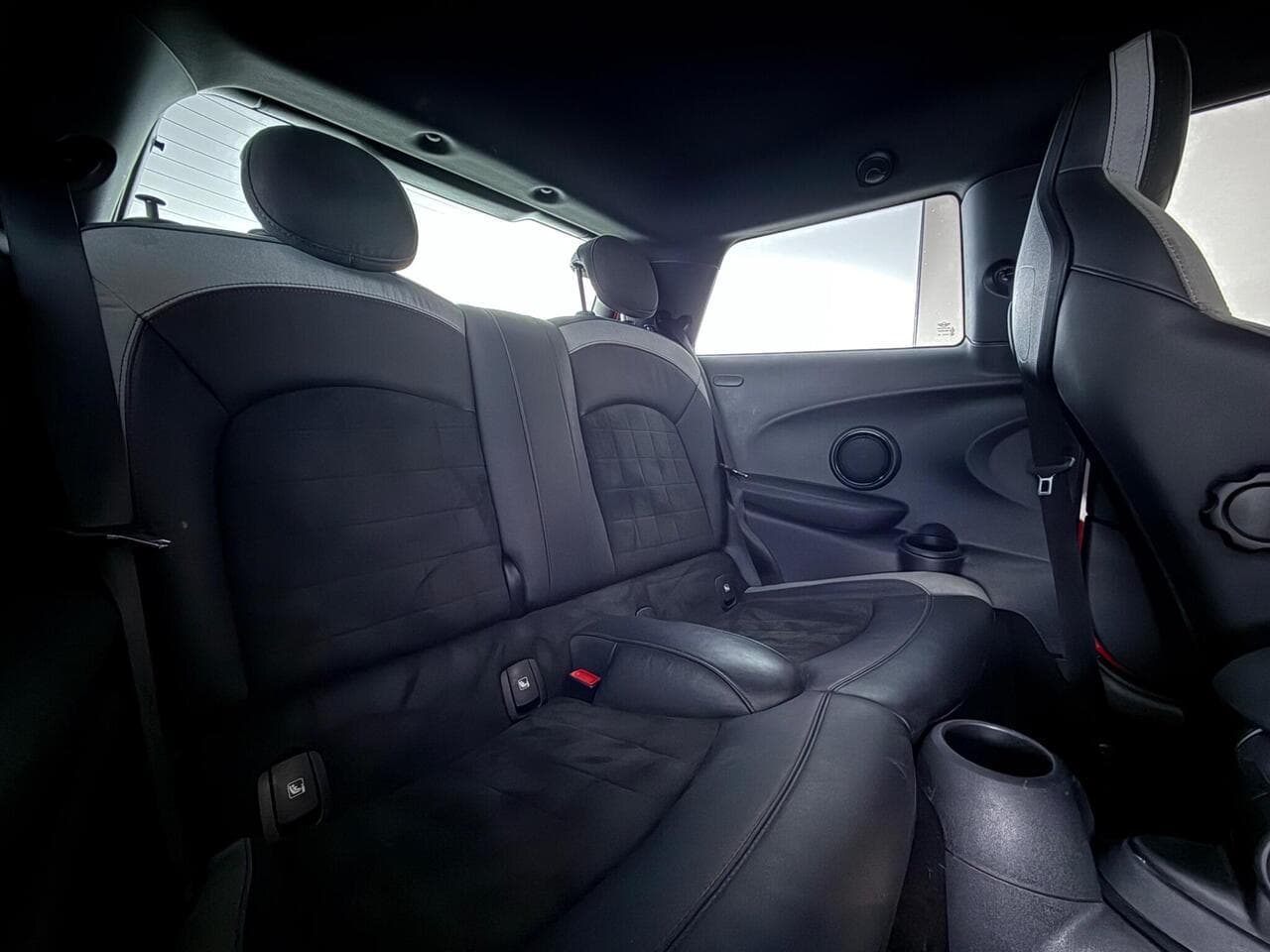 MINI Hatch thumbnail Seats Rear