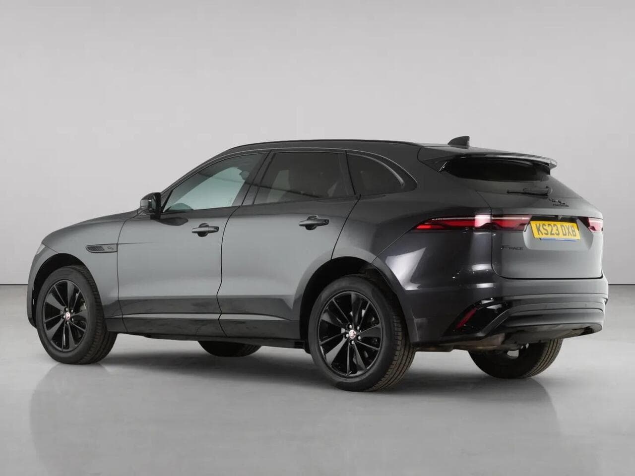 Jaguar F-PACE thumbnail Rear Left