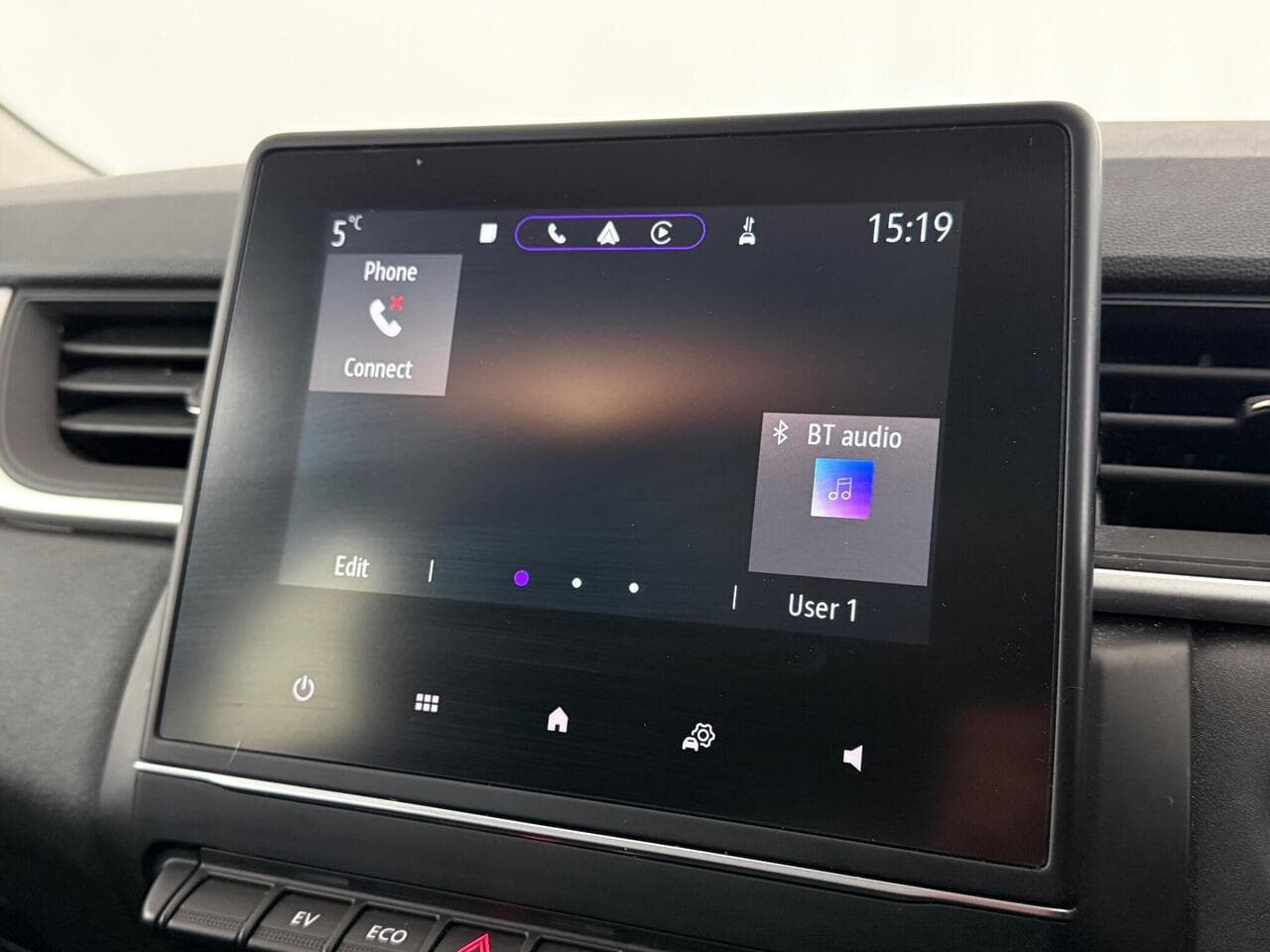 Renault Captur thumbnail Infotainment System