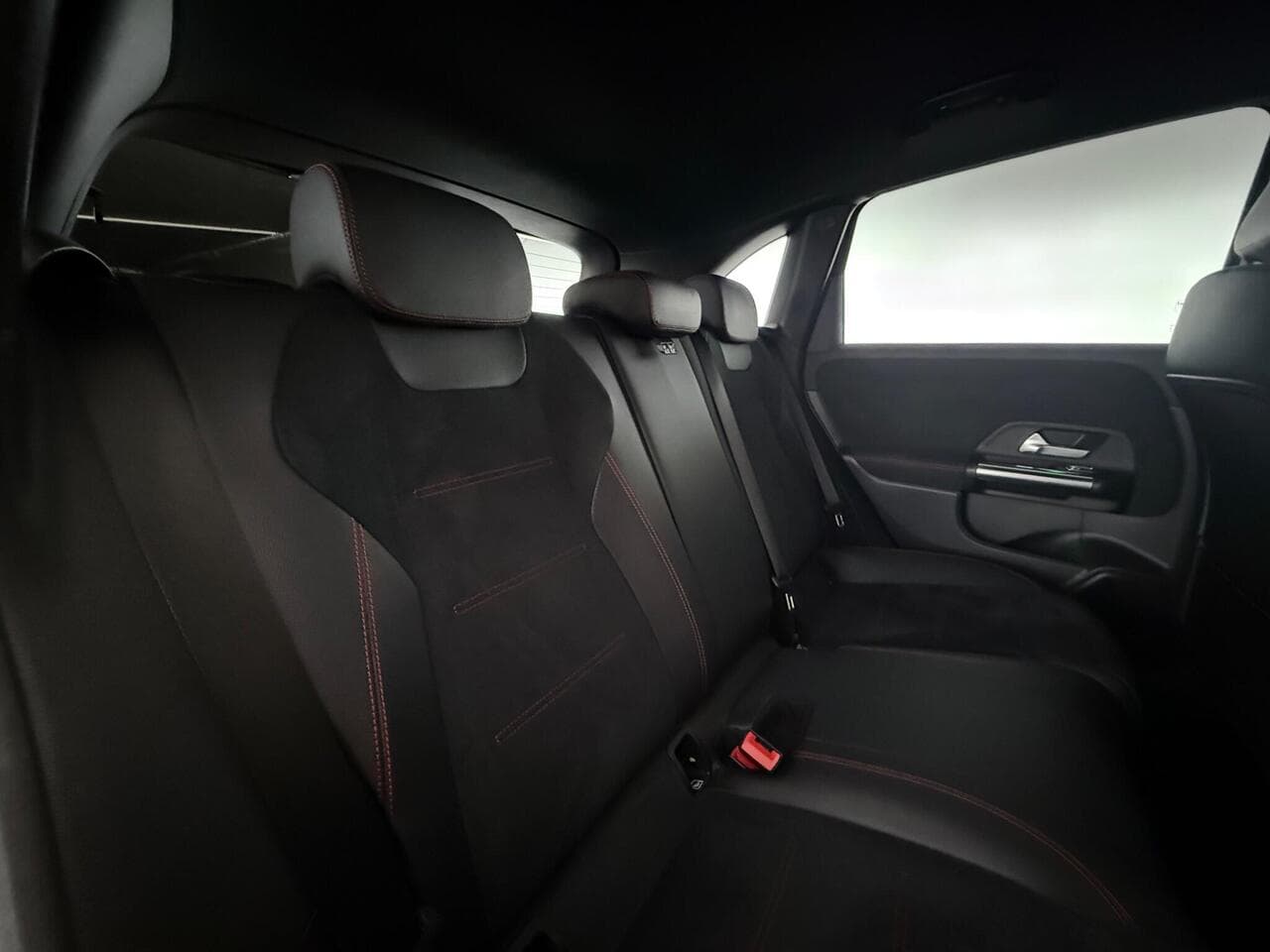 Mercedes-Benz B Class thumbnail Seats Rear