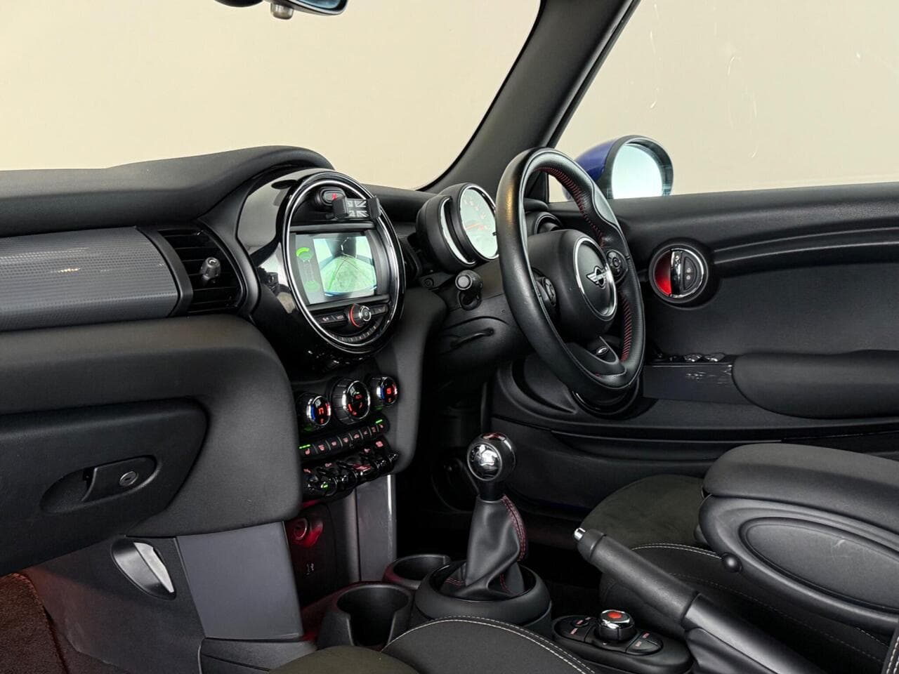MINI Convertible thumbnail Interior Front