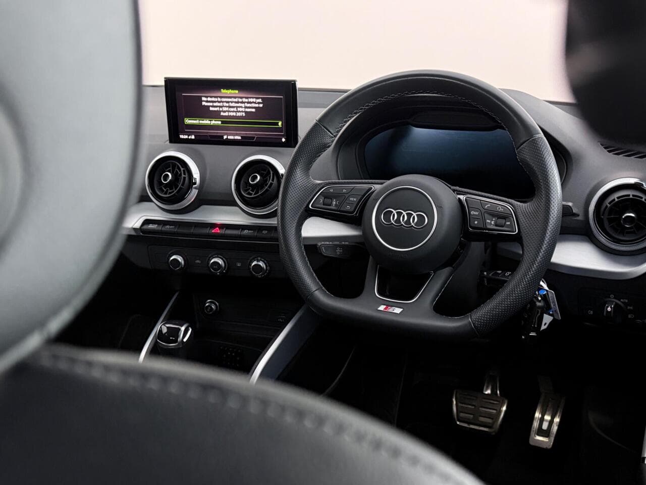 Audi Q2 thumbnail Interior Front