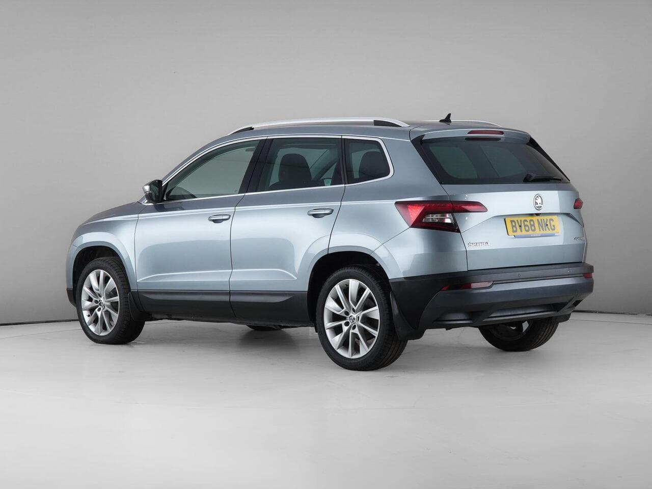 Skoda Karoq thumbnail Side Left