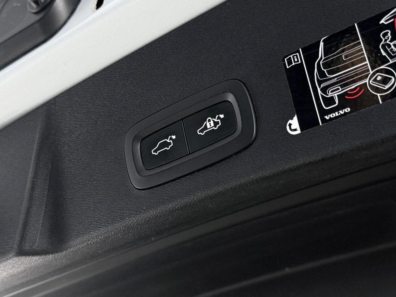 Volvo XC40 thumbnail Misc Controls