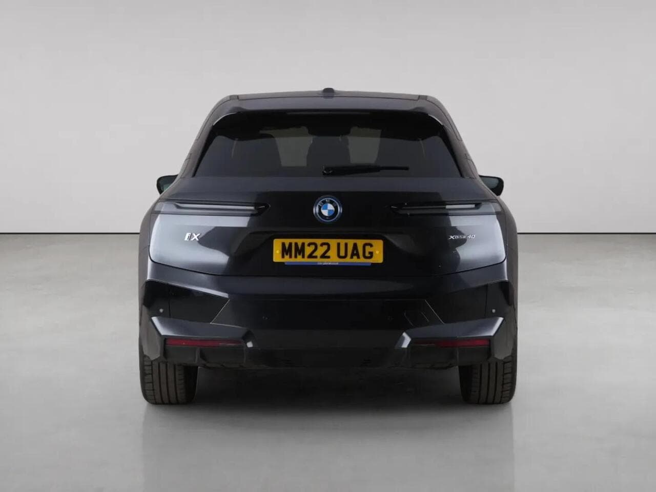 BMW iX thumbnail Rear