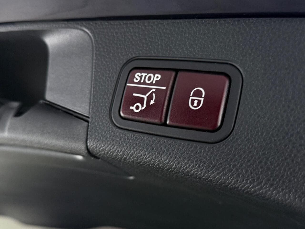 Mercedes-Benz C Class thumbnail Misc Controls