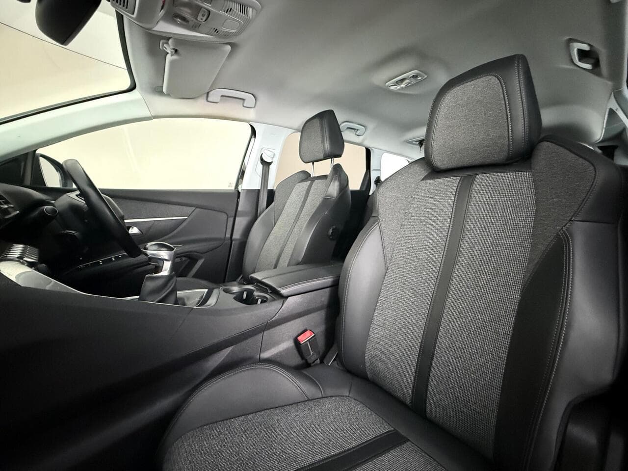 Peugeot 5008 thumbnail Seat Front Passenger