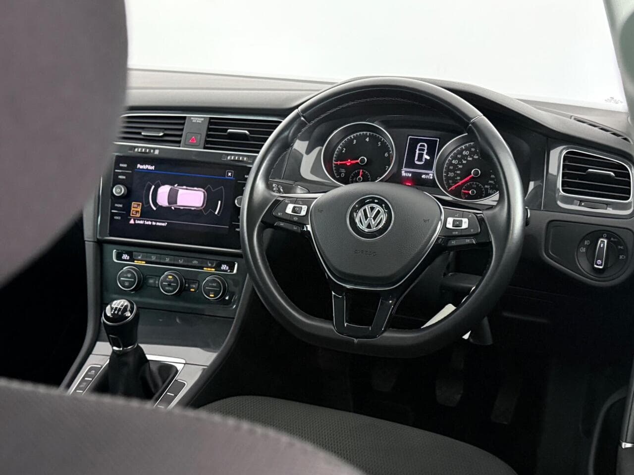 Volkswagen Golf thumbnail Steering Wheel