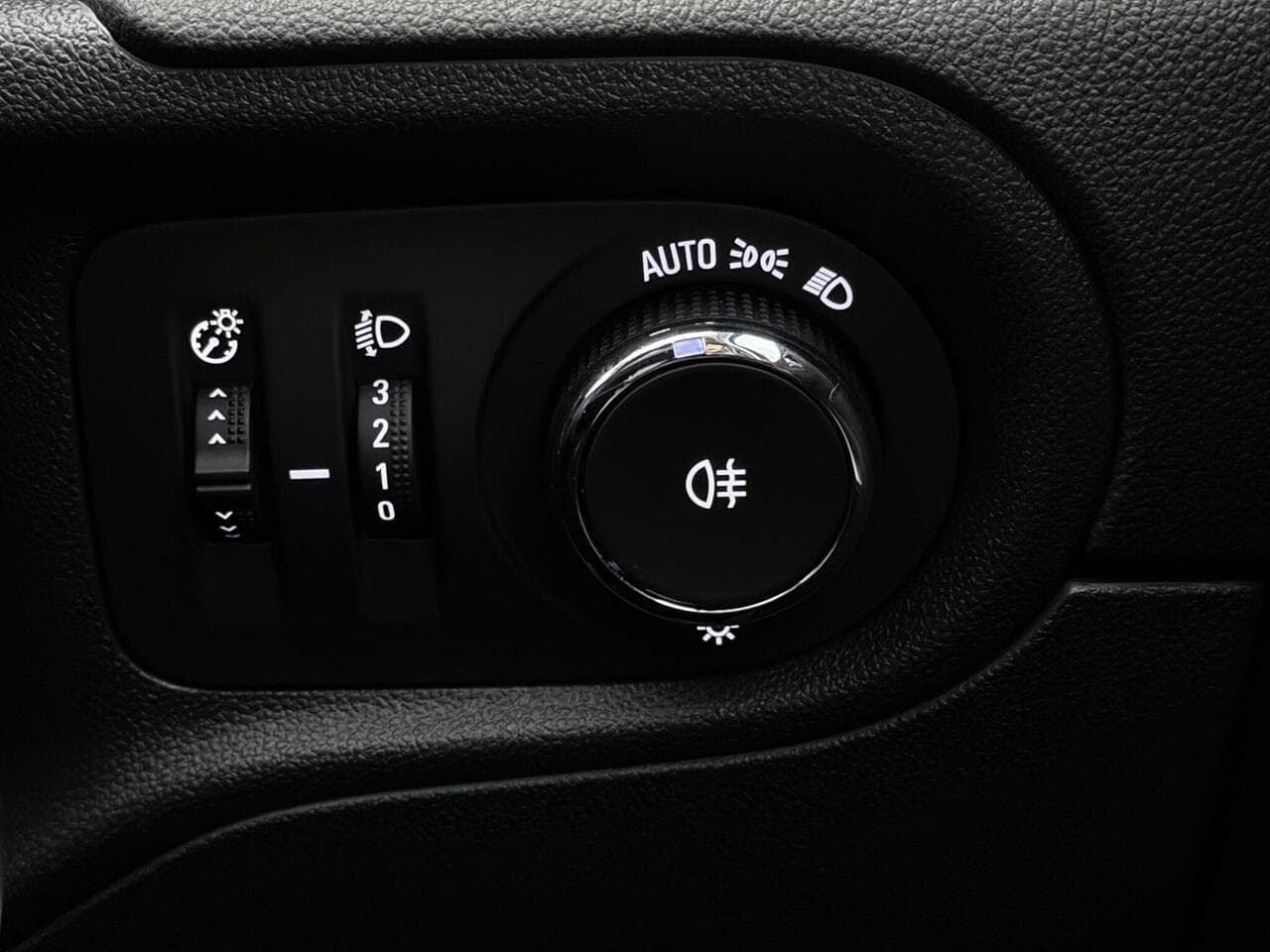 Vauxhall Grandland thumbnail Misc Controls