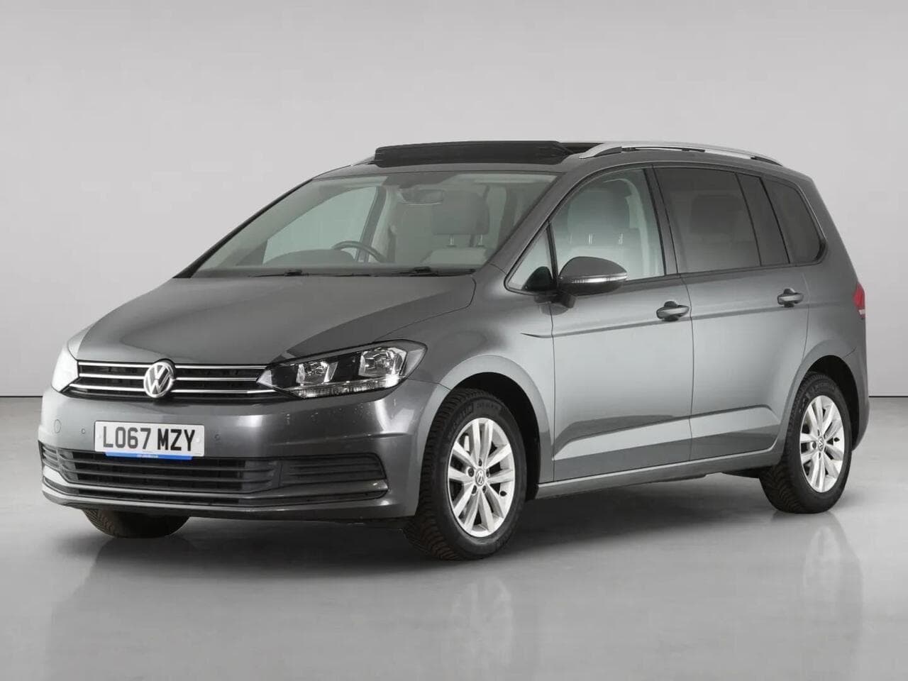Volkswagen Touran thumbnail Front Left
