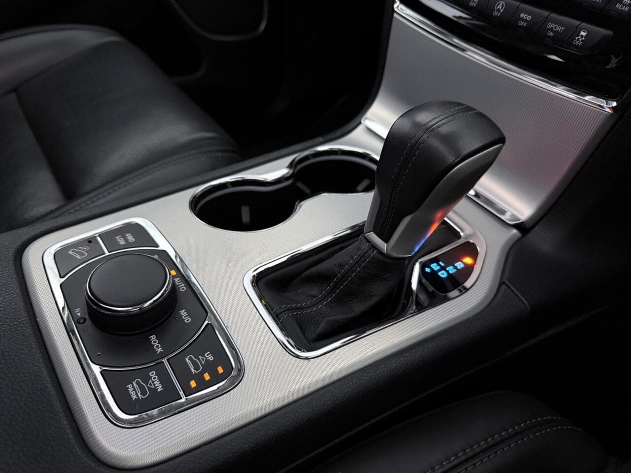 Jeep Grand Cherokee thumbnail Interior Front