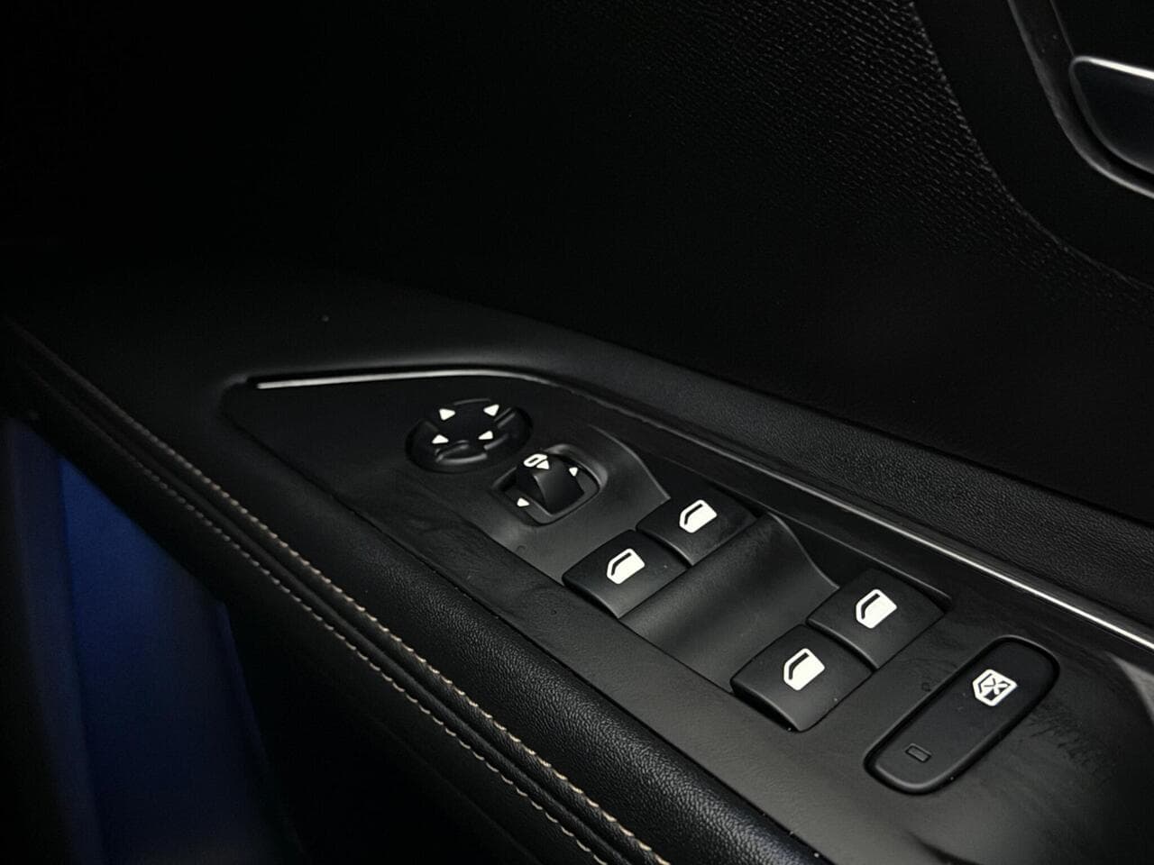 Peugeot 5008 thumbnail Misc Controls