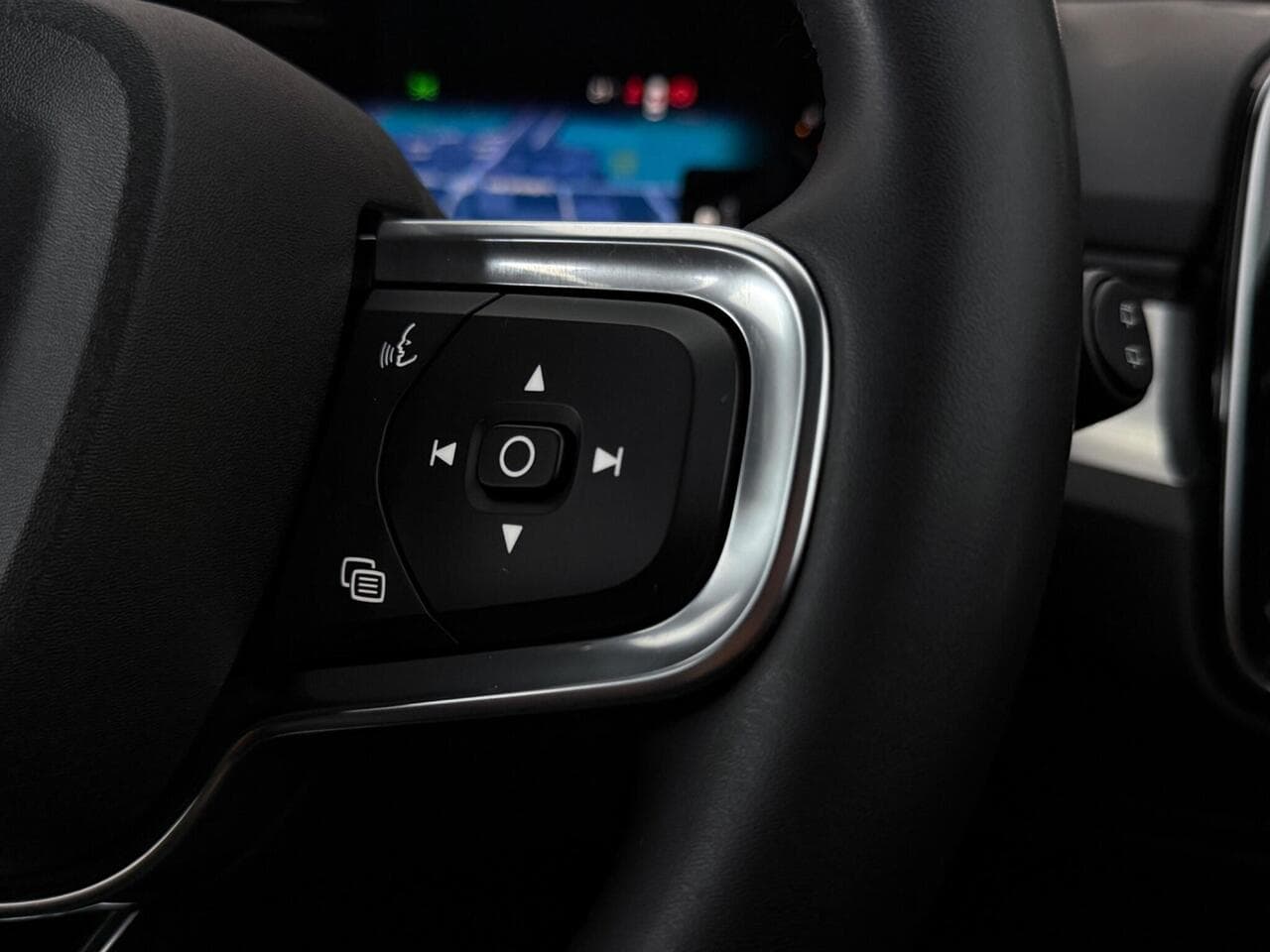 Volvo XC40 thumbnail Misc Controls