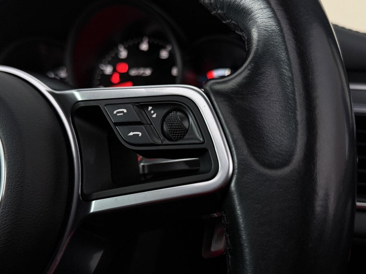 Porsche Macan thumbnail Misc Controls