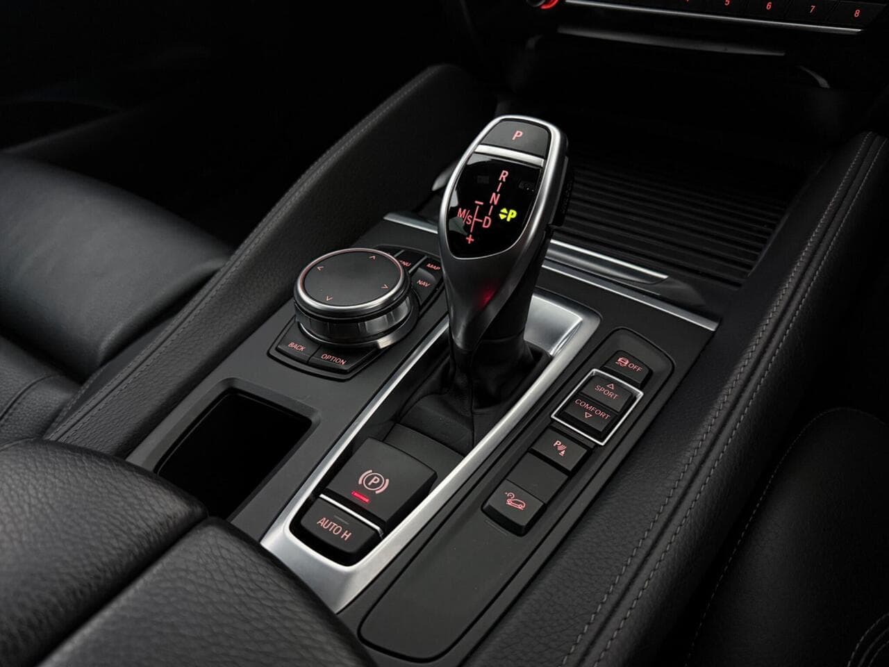 BMW X6 thumbnail Interior Front