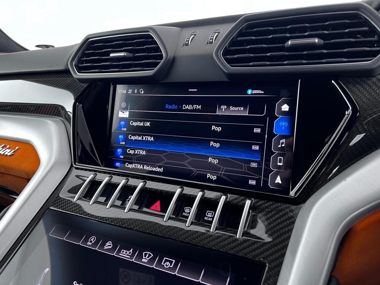 Lamborghini Urus thumbnail Infotainment System