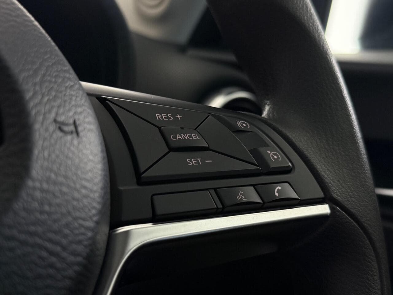 Nissan Juke thumbnail Misc Controls