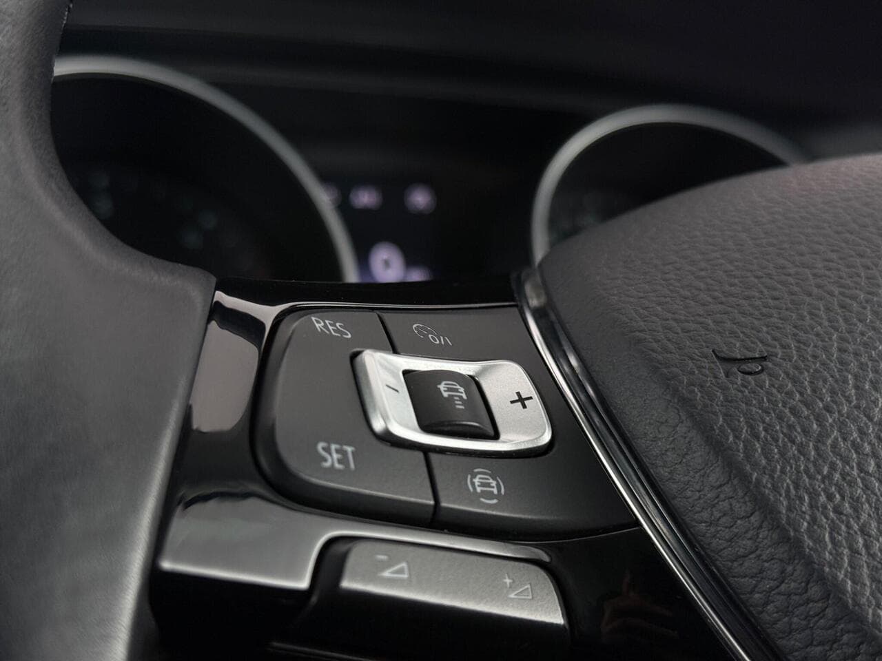 Volkswagen Tiguan thumbnail Misc Controls
