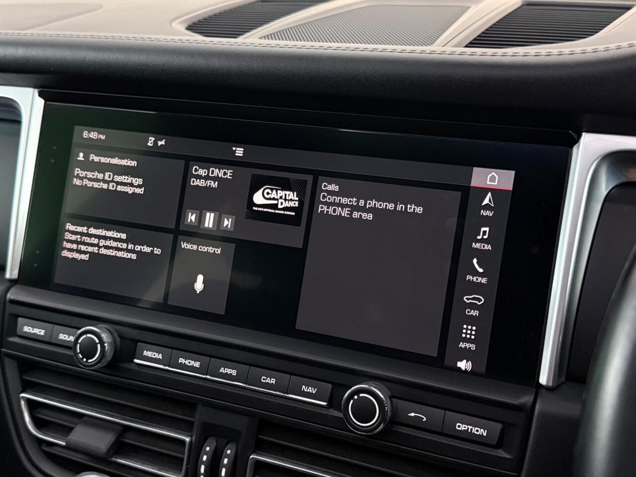 Porsche Macan thumbnail Infotainment System