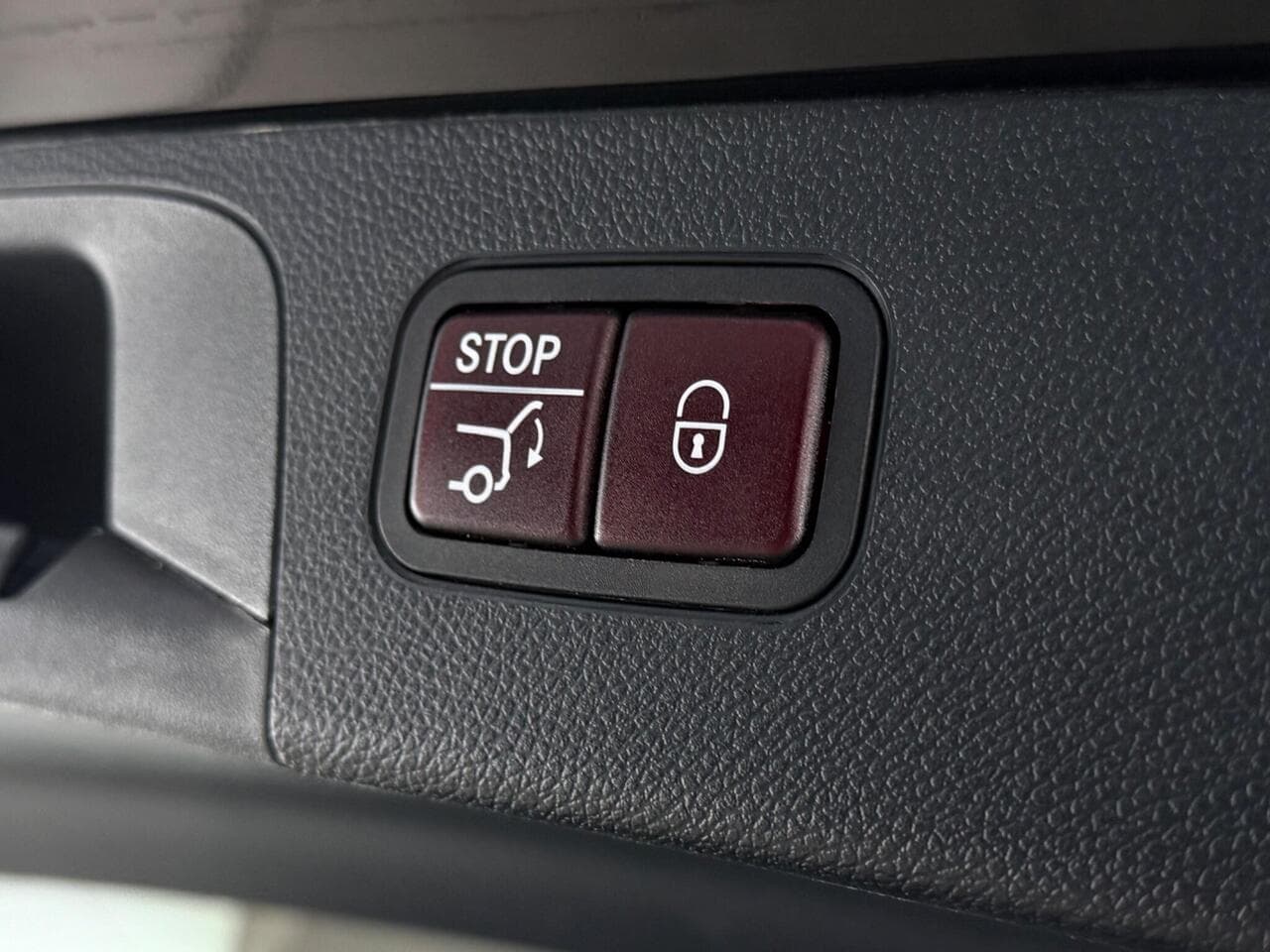Mercedes-Benz GLC thumbnail Misc Controls