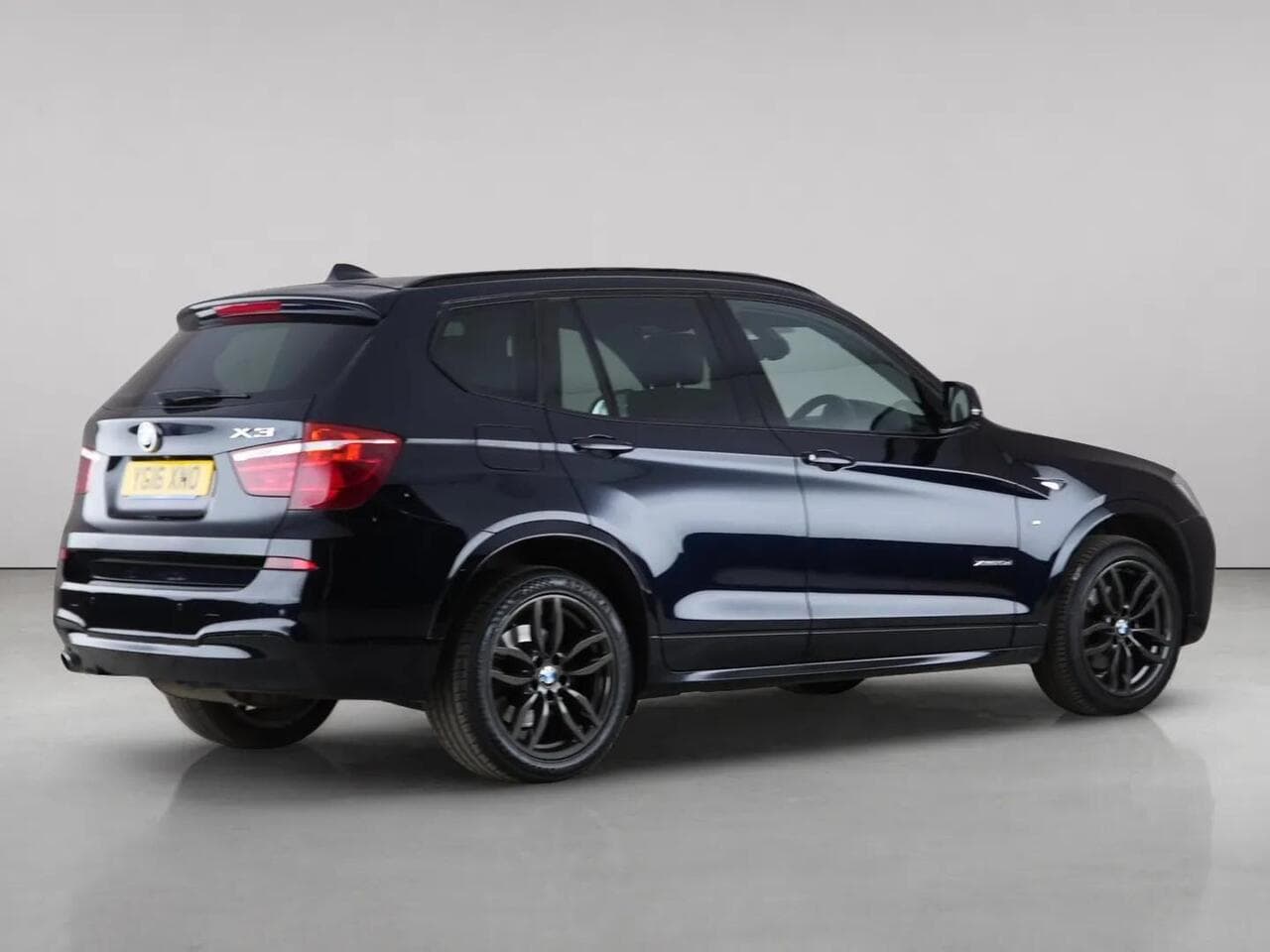 BMW X3 thumbnail Front Right