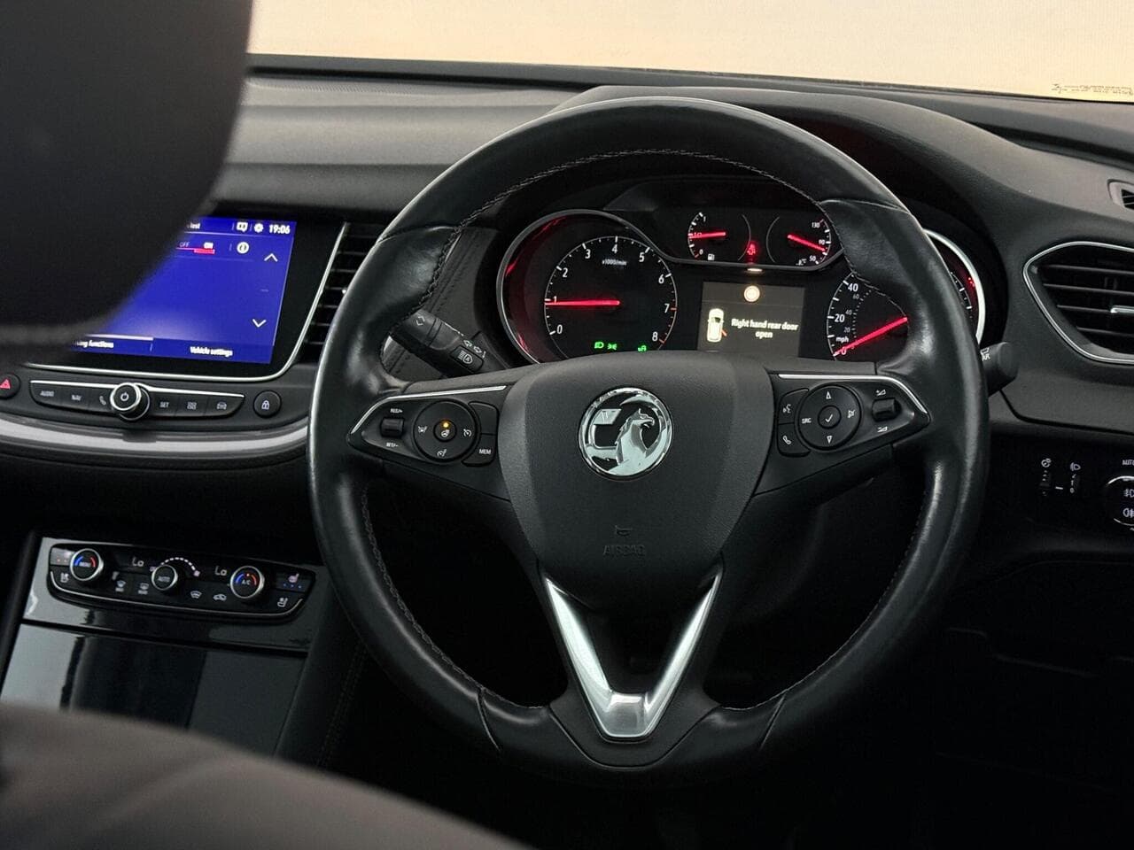 Vauxhall Grandland X thumbnail Steering Wheel