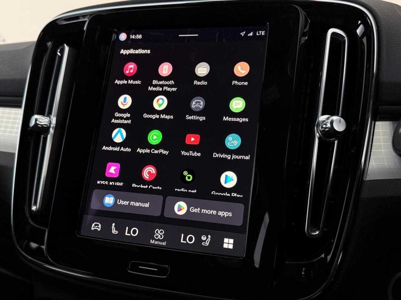 Volvo XC40 thumbnail Infotainment System