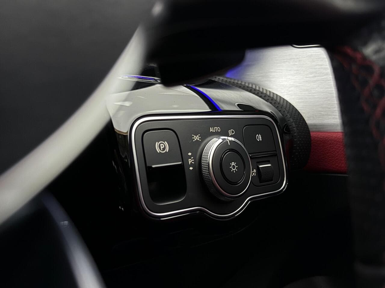 Mercedes-Benz CLA thumbnail Misc Controls