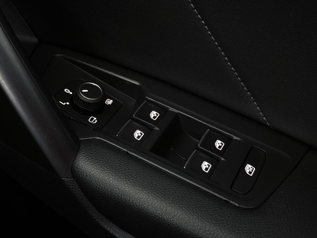 Volkswagen Tiguan Allspace thumbnail Misc Controls