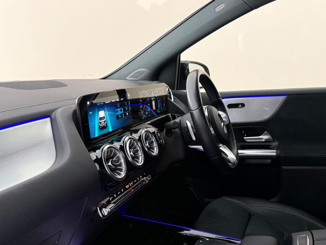 Mercedes-Benz B Class thumbnail Interior Front
