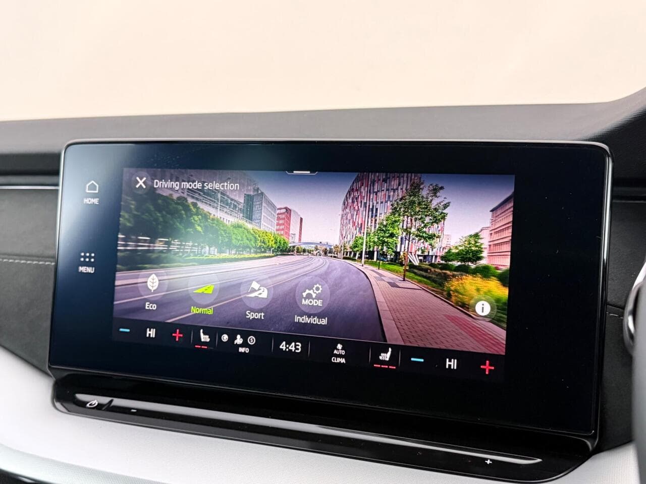 Skoda Octavia thumbnail Infotainment System