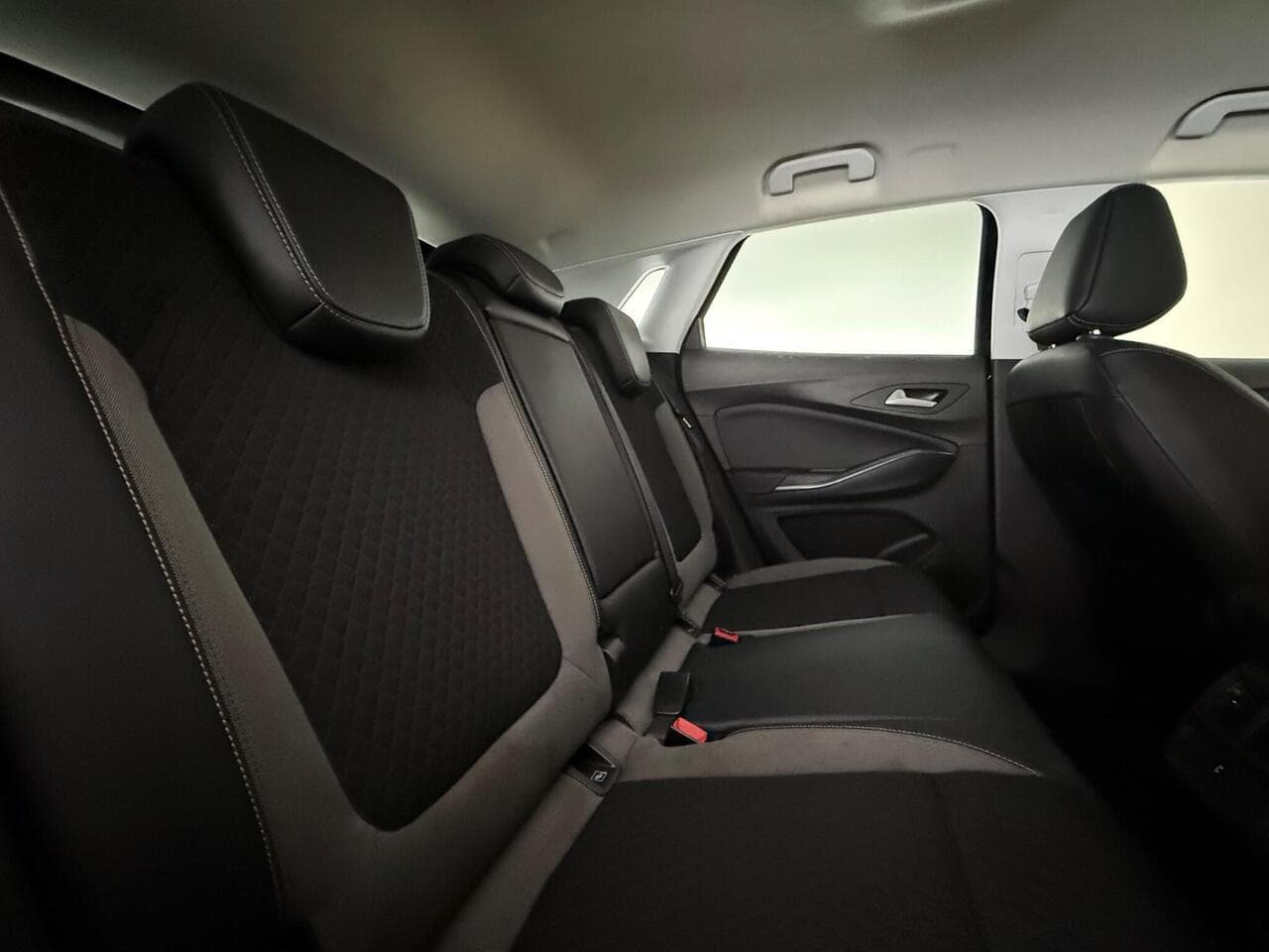 Vauxhall Grandland X thumbnail Seats Rear