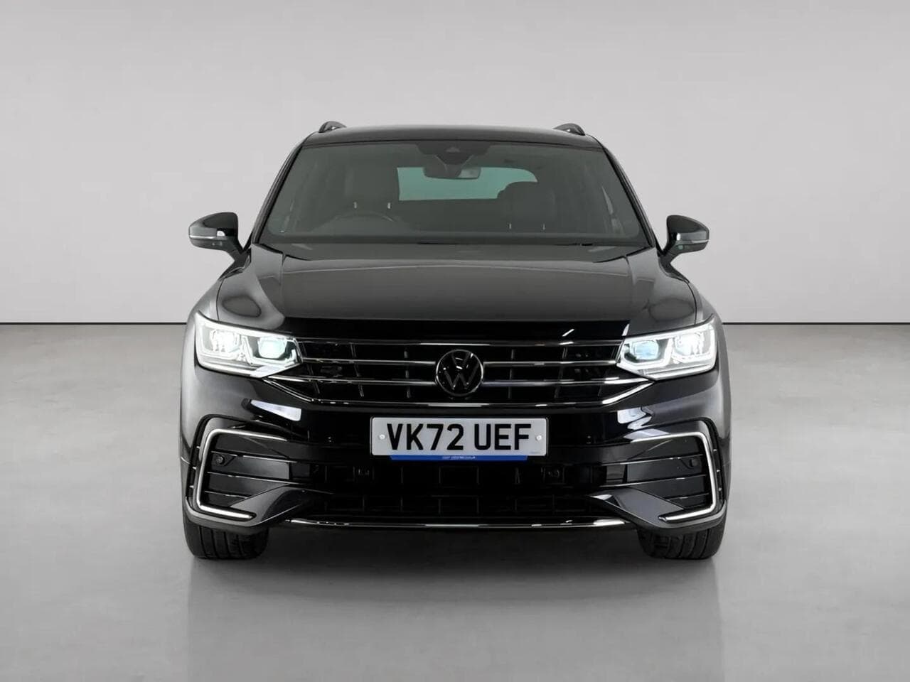 Volkswagen Tiguan thumbnail Front