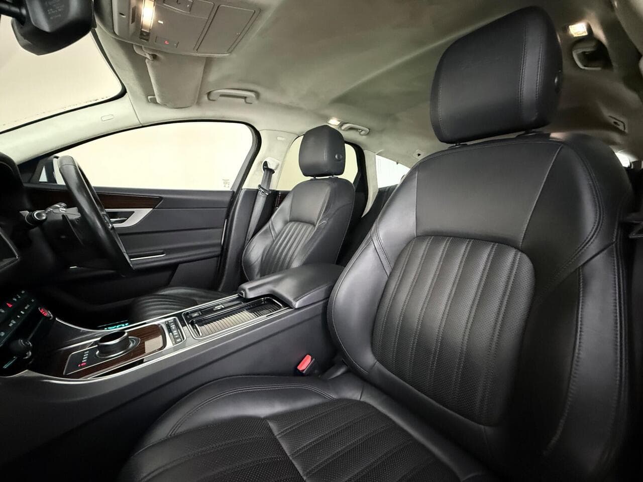 Jaguar XF thumbnail Seat Front Passenger