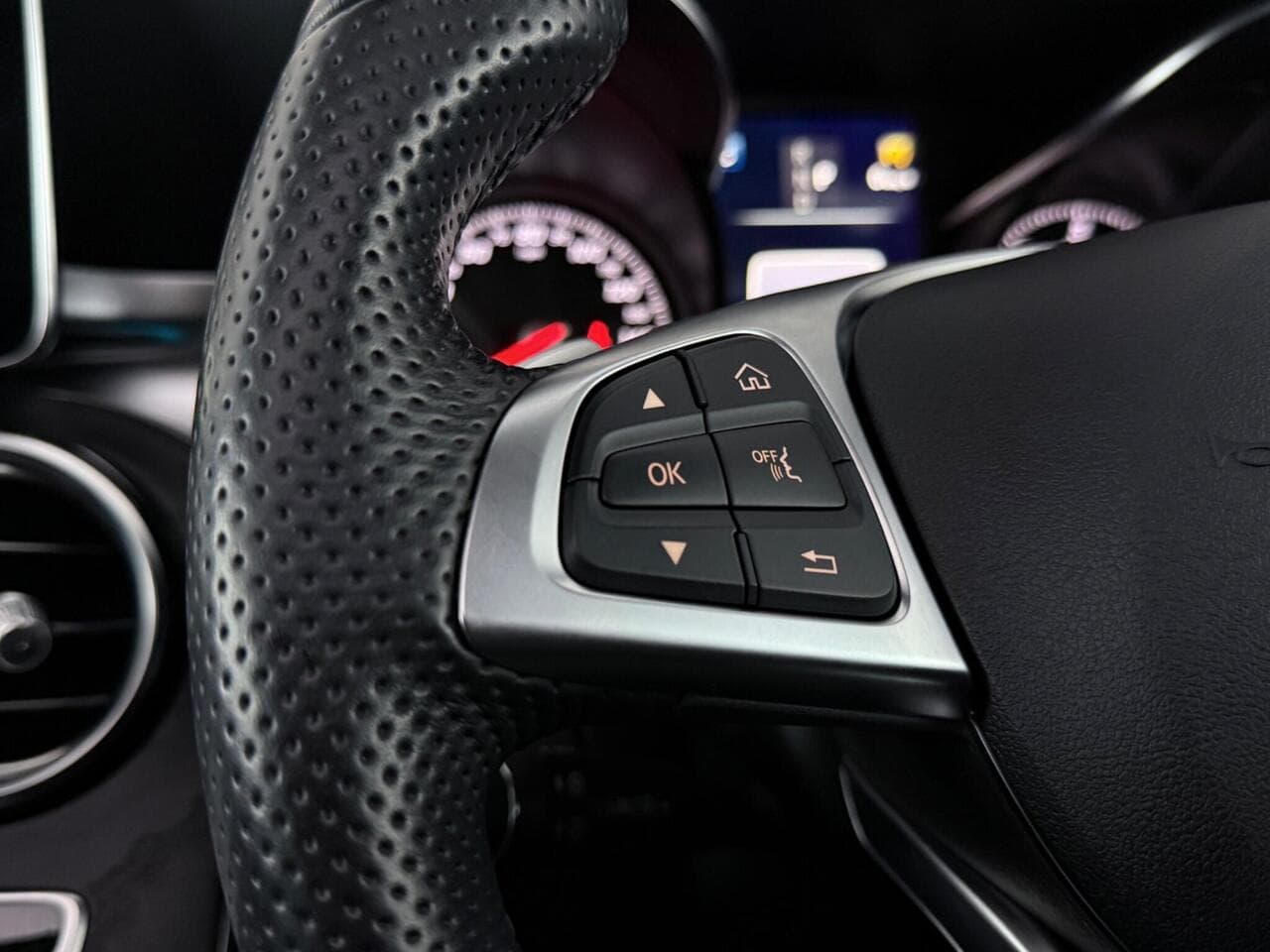Mercedes-Benz GLC thumbnail Misc Controls