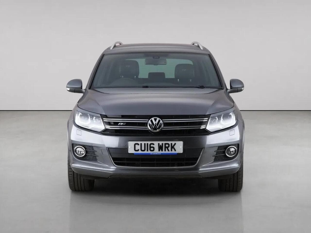 Volkswagen Tiguan thumbnail Front