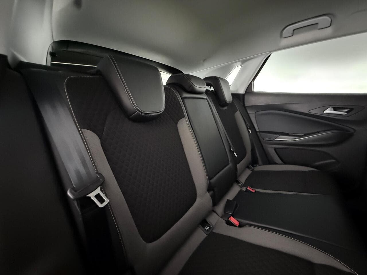 Vauxhall Grandland X thumbnail Seats Rear