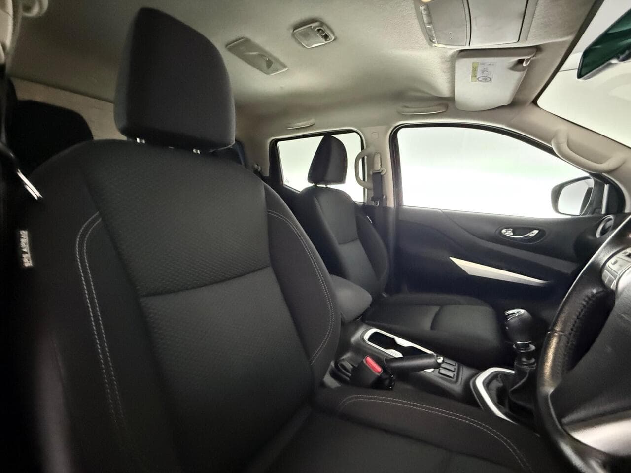 Nissan Navara thumbnail Seat Driver