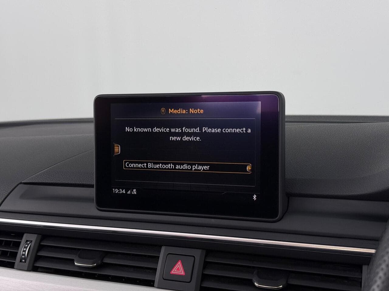 Audi A5 Cabriolet thumbnail Infotainment System
