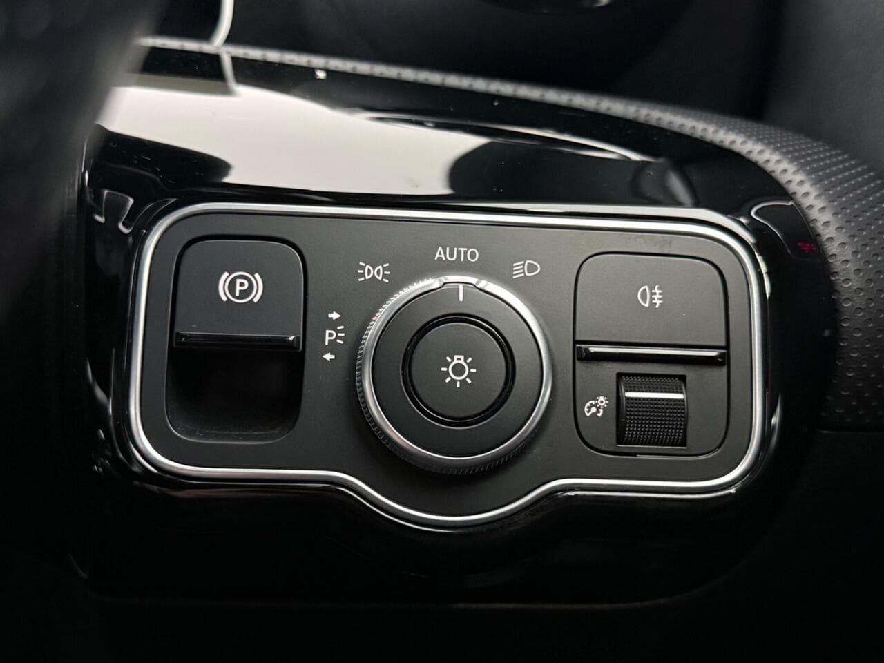 Mercedes-Benz A Class thumbnail Misc Controls