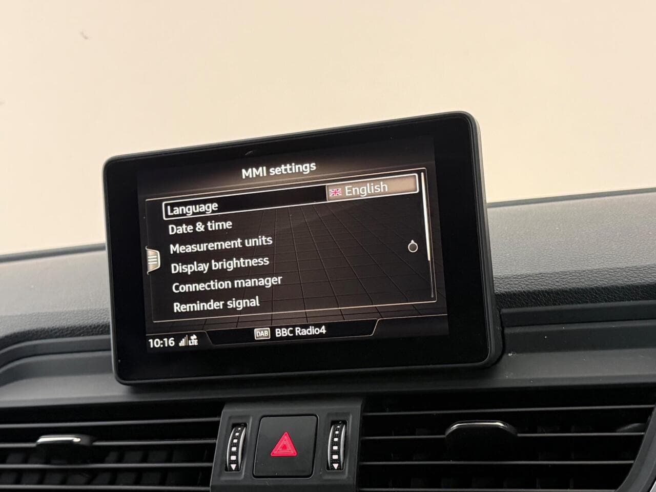 Audi Q5 thumbnail Infotainment System
